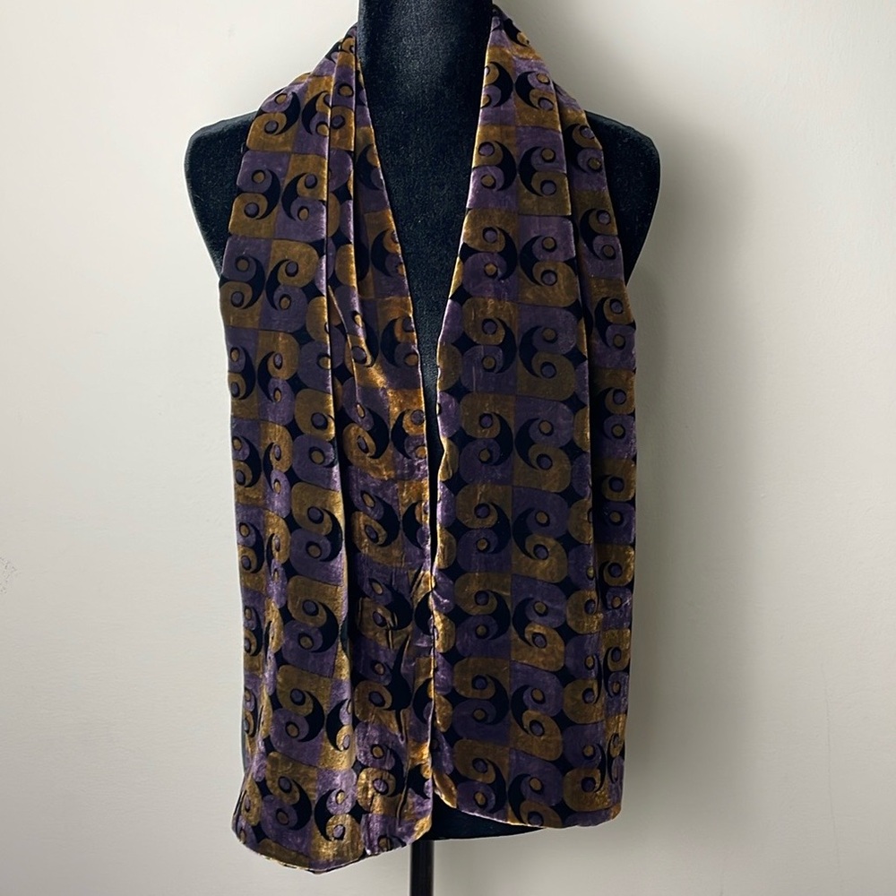 Women's Velvet Patterned Scarf - NWOT